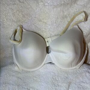 Fruit of the Loom White Bra with Molded Cups and Adjustable Straps